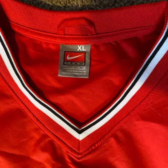 Vintage Y2K Nike Red Wisconsin Pullover - Picture 4 of 5
